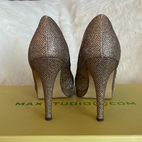 EXCELLENT CONDITION Spring heeled shoes - Dark gold glitter - size 9 - Picture 5 of 6